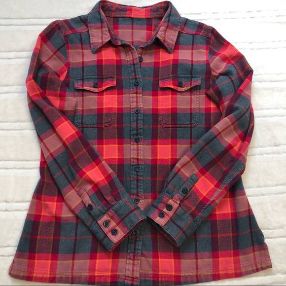 Patagonia Tops - Patagonia women’s button down shirt , plaid and flannel